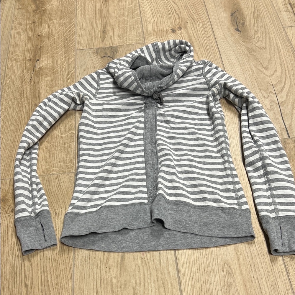 Lululemon In A Cinch Cowl Neck Sweatshirt - Picture 8 of 10